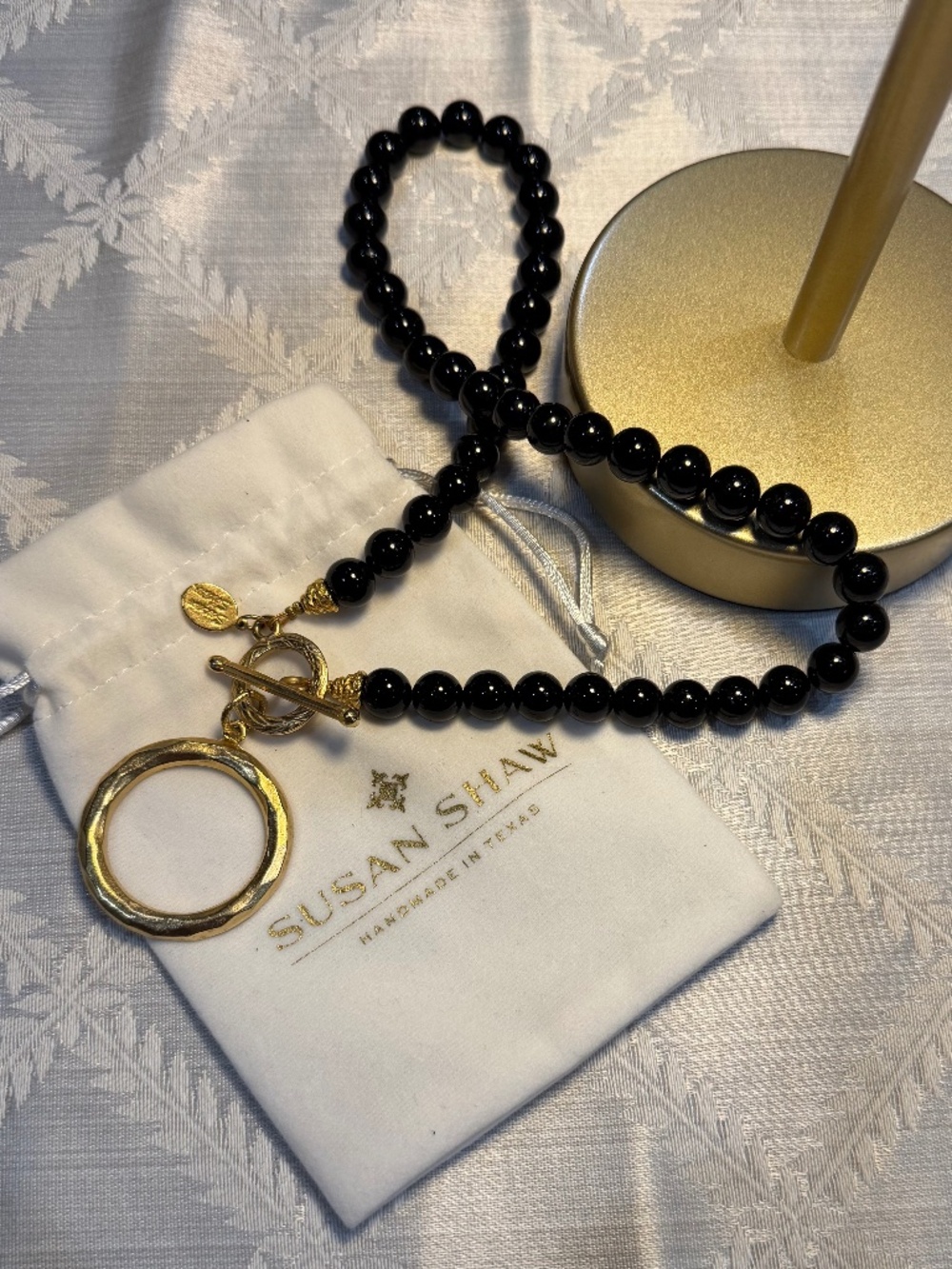 Susan Shaw obsidian & gold tone necklace—excellent condition
